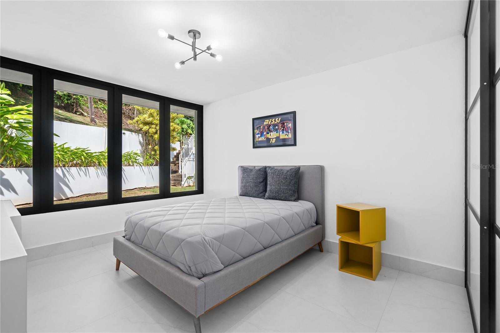 LA COLINA - Residential Lease