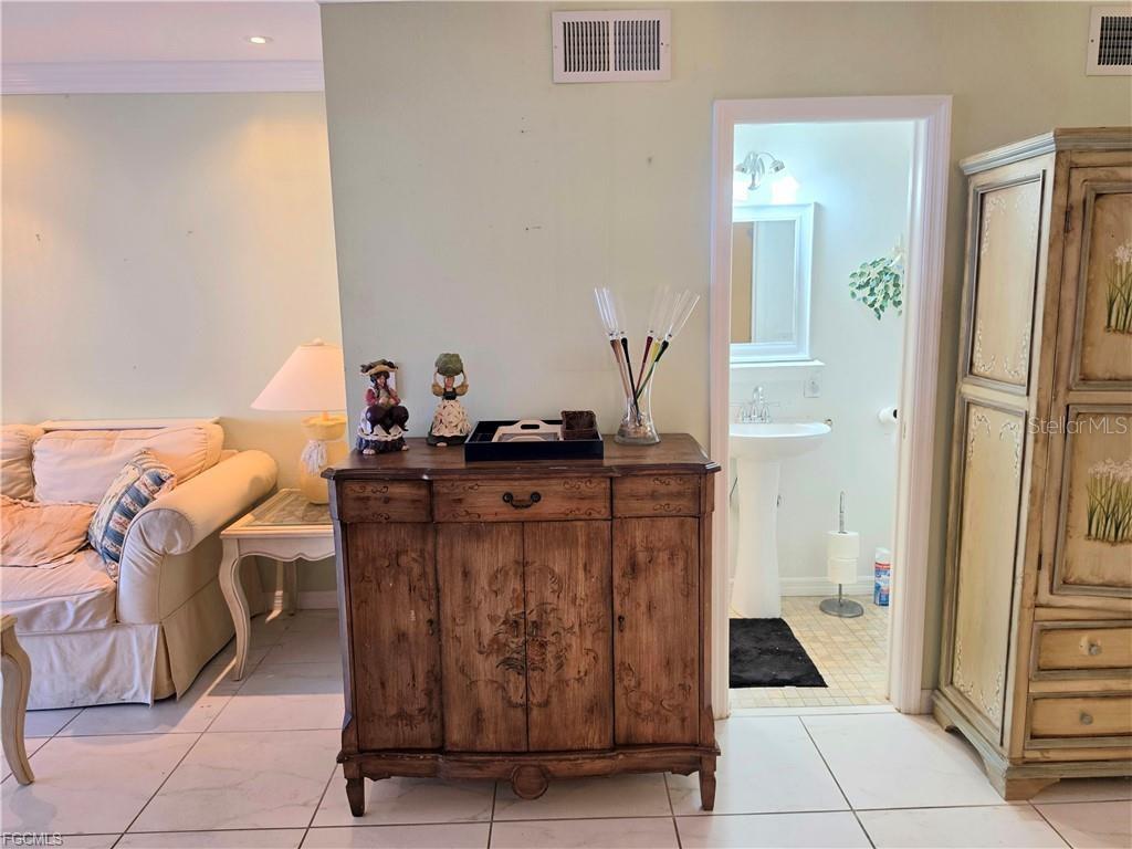 REGENCY CONDO - Residential