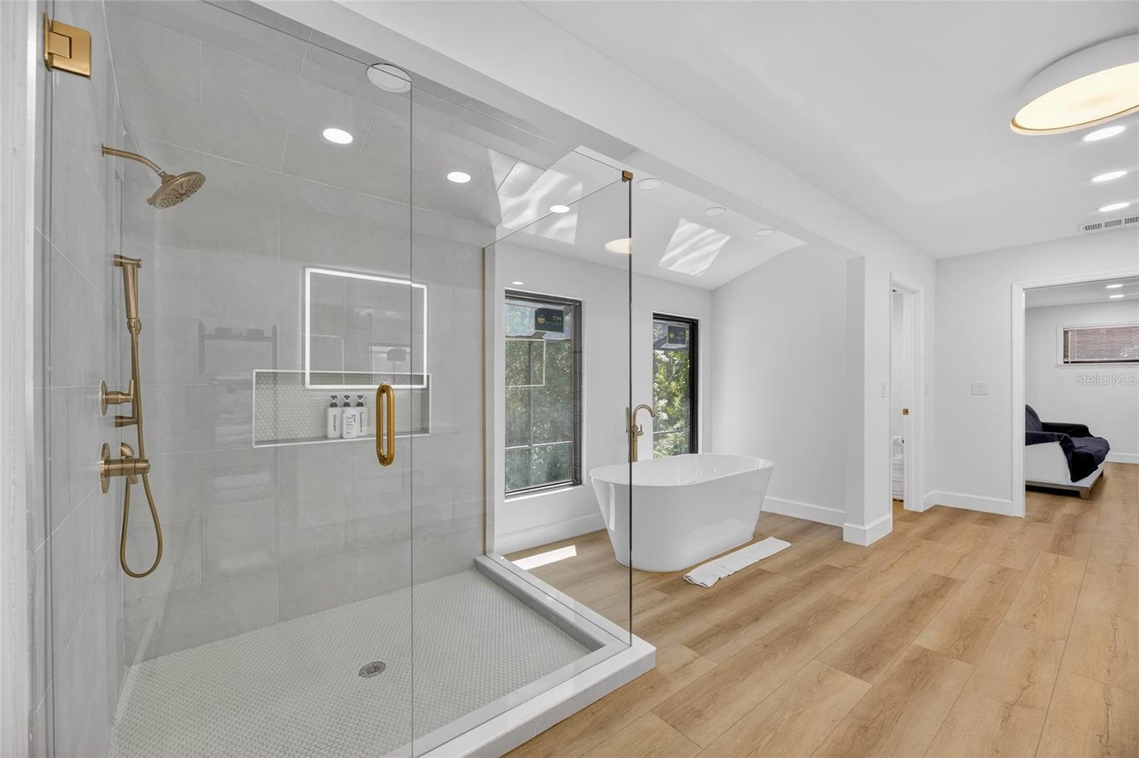 CRENSHAW LAKES - Residential