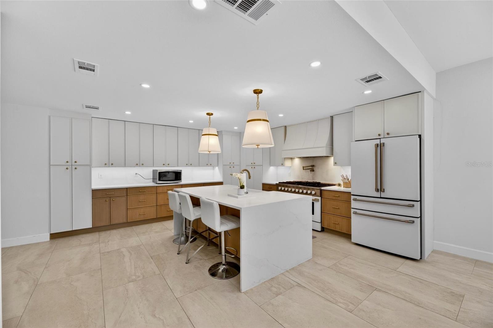 CRENSHAW LAKES - Residential