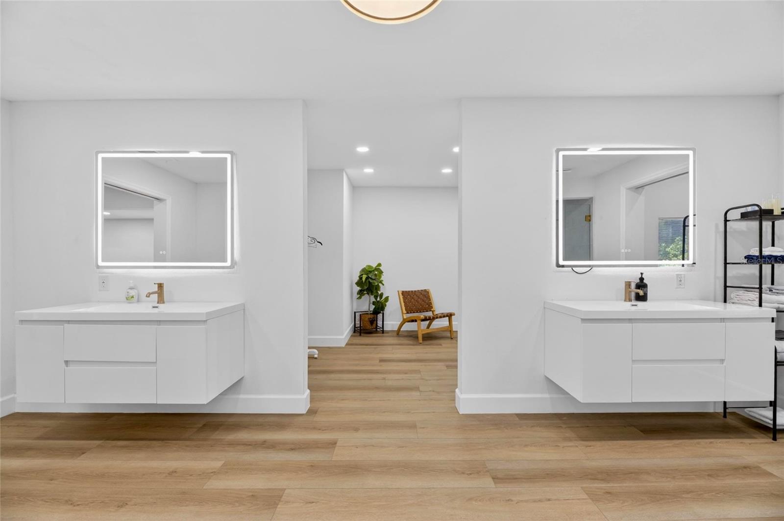 CRENSHAW LAKES - Residential