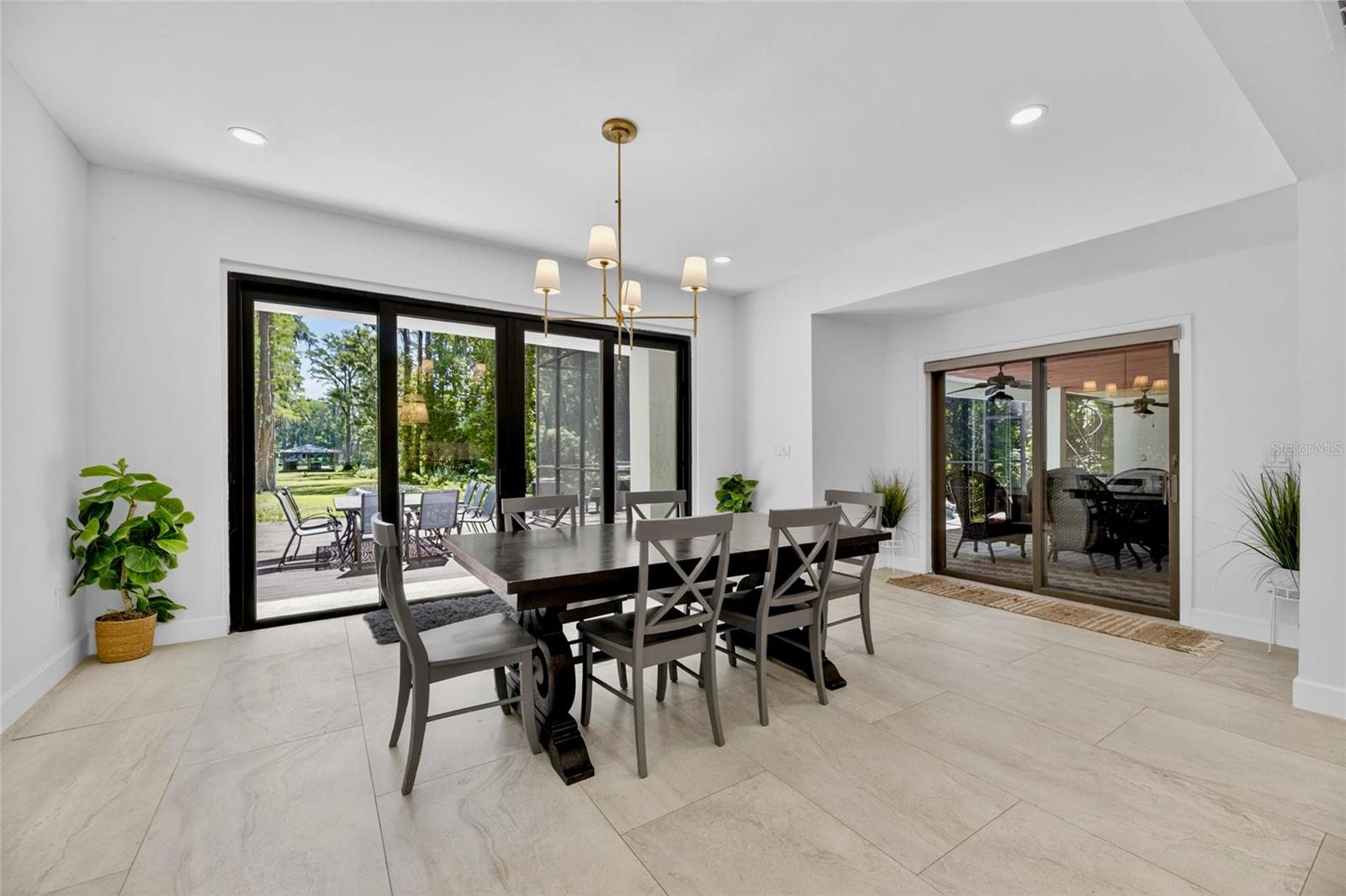 CRENSHAW LAKES - Residential