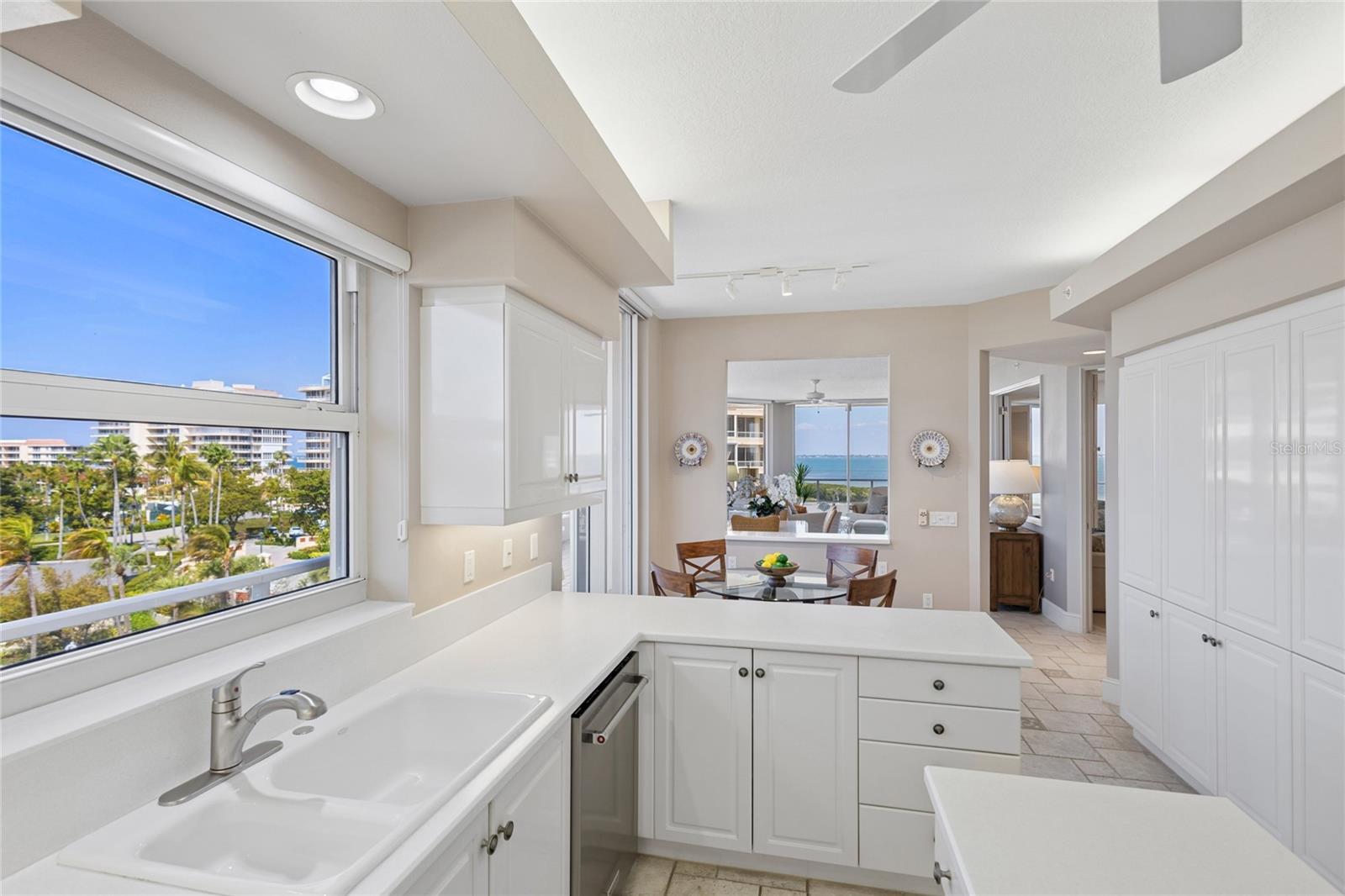 GRAND BAY 4 - Residential