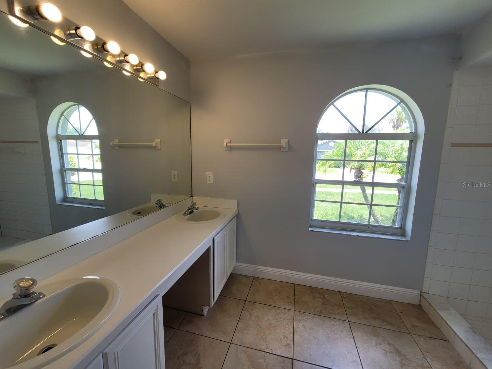 OAKS AT CYPRESS WOODS THE - Residential Lease