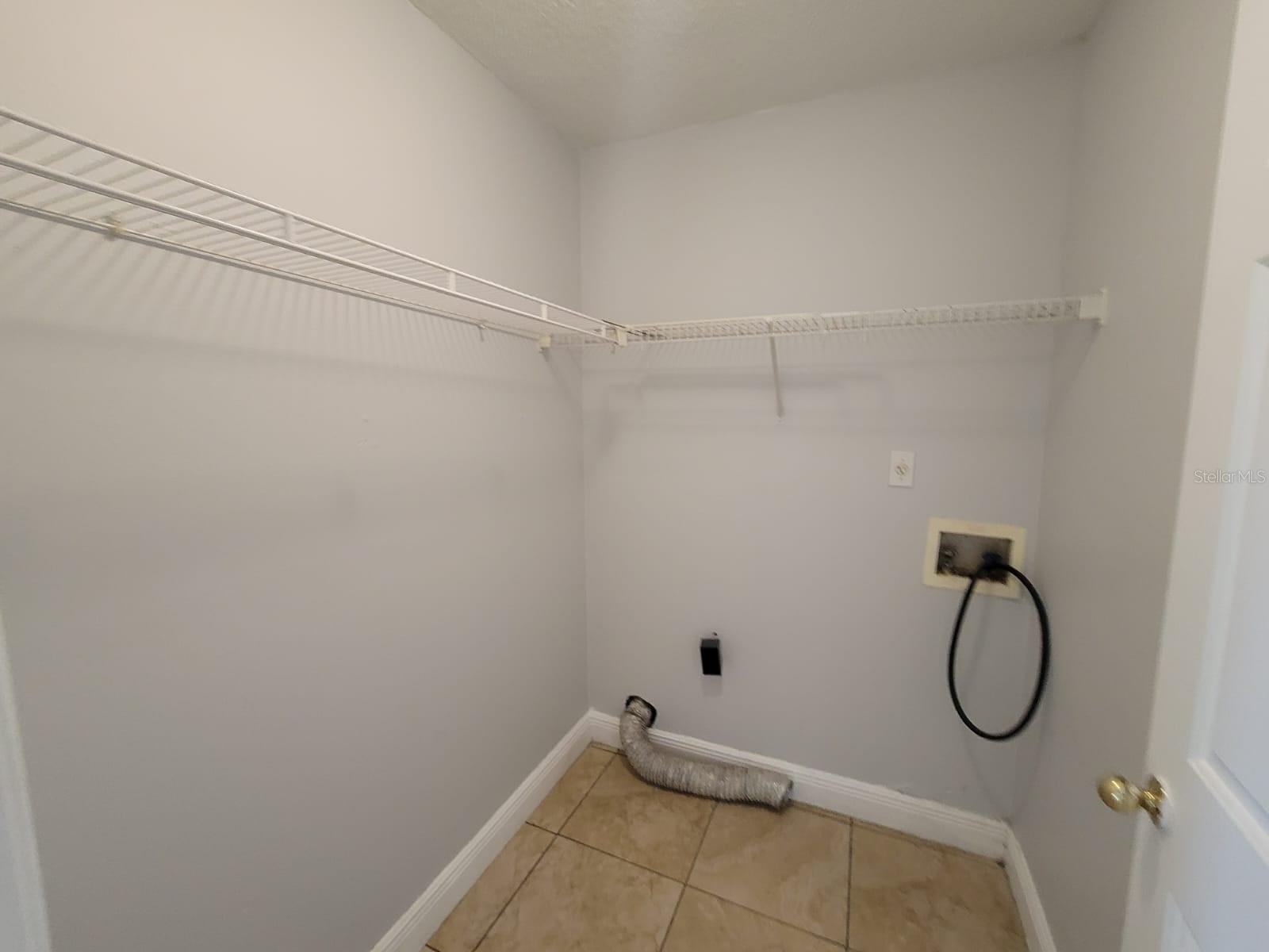 OAKS AT CYPRESS WOODS THE - Residential Lease