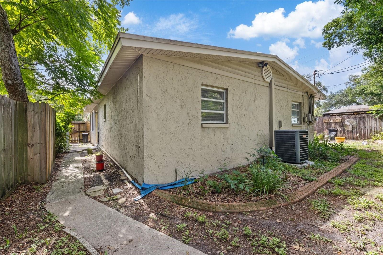 TAMPAS NORTH SIDE CNTRY CL - Residential