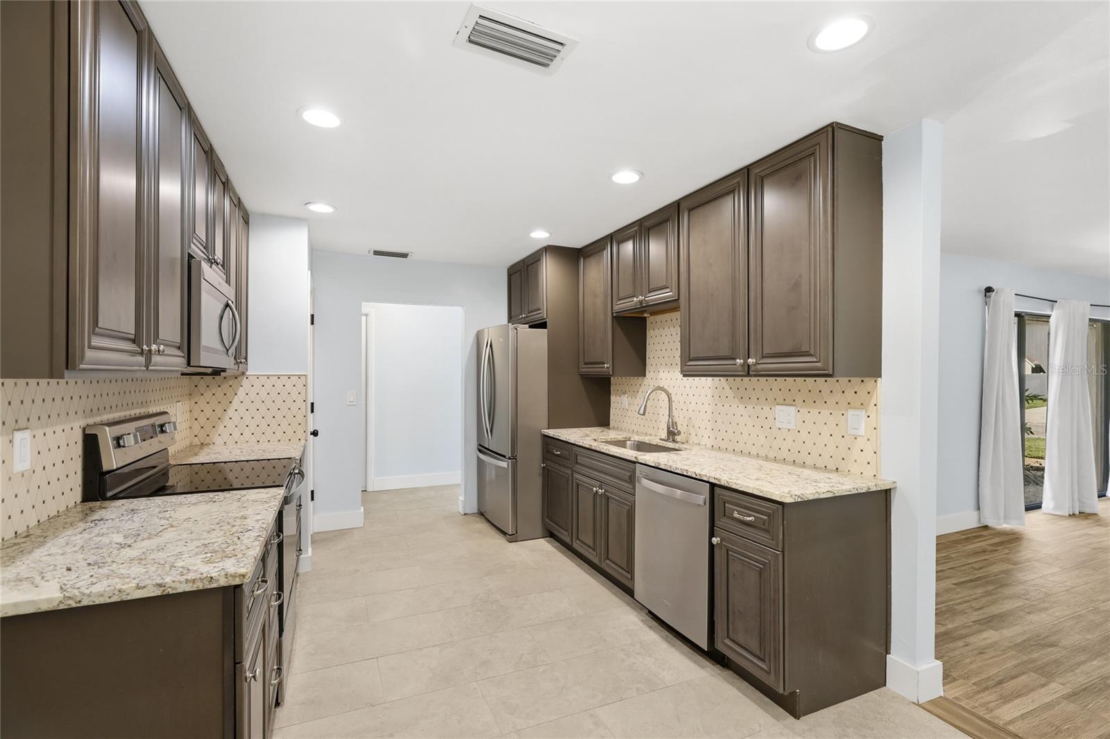 SUNRISE GOLF CLUB ESTATES - Residential