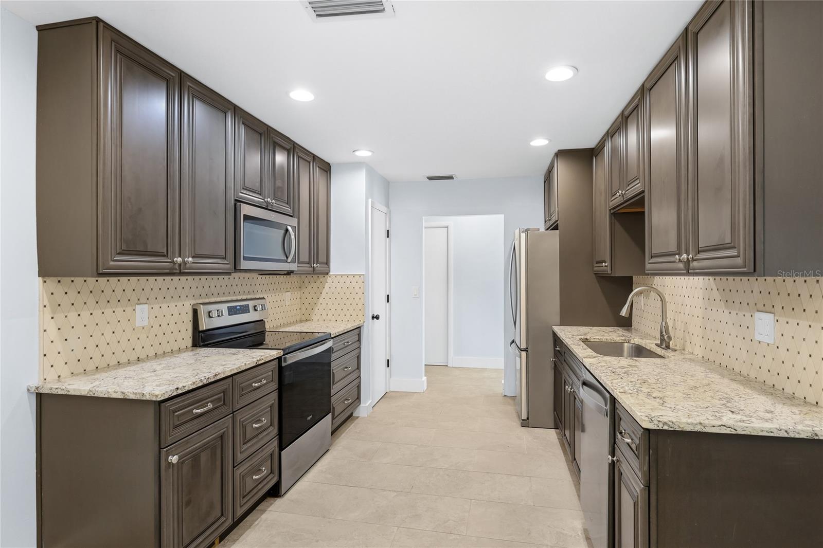 SUNRISE GOLF CLUB ESTATES - Residential