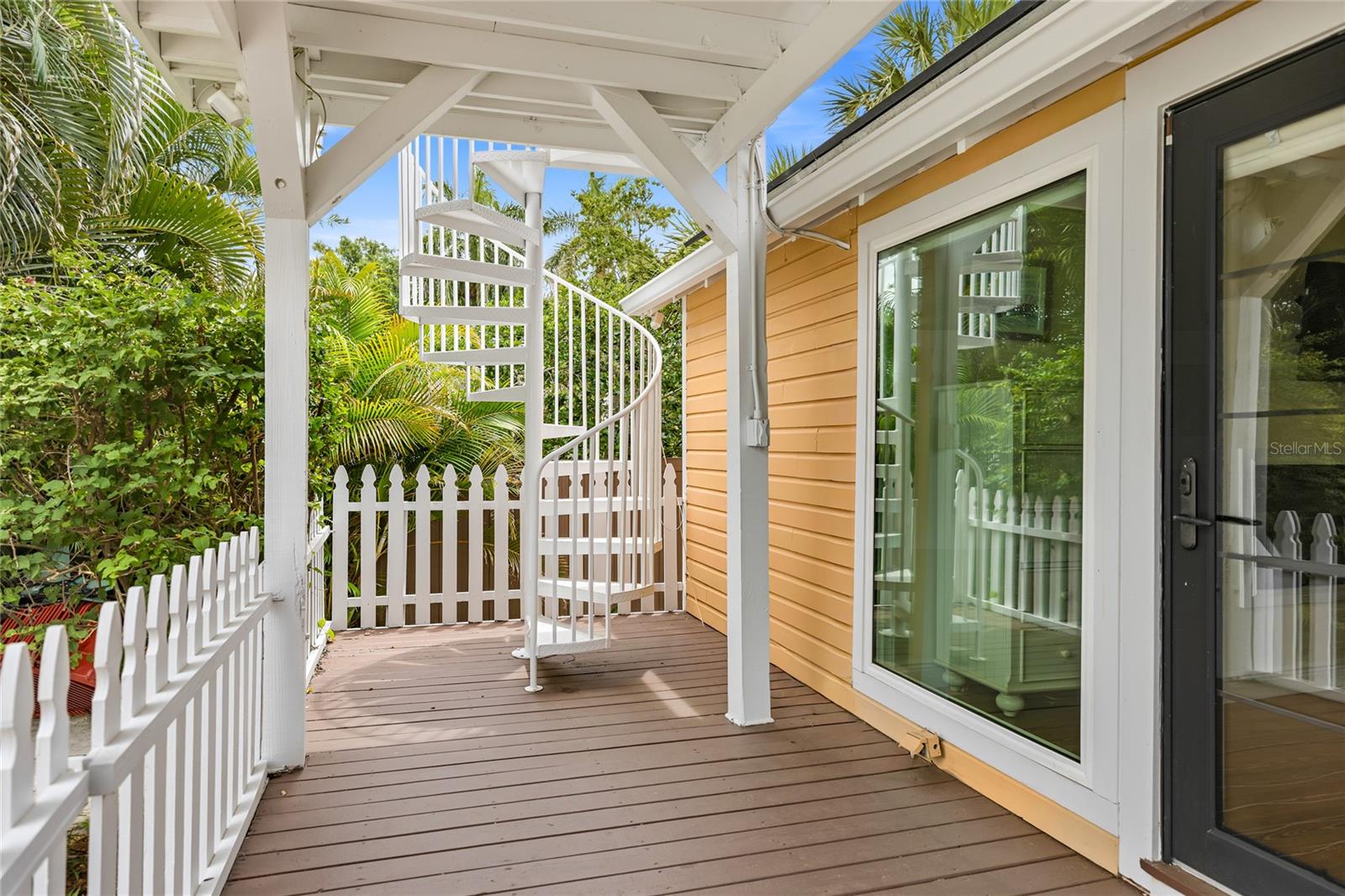 DAVIS RESUB OF RIVER FRONT PROP - Residential