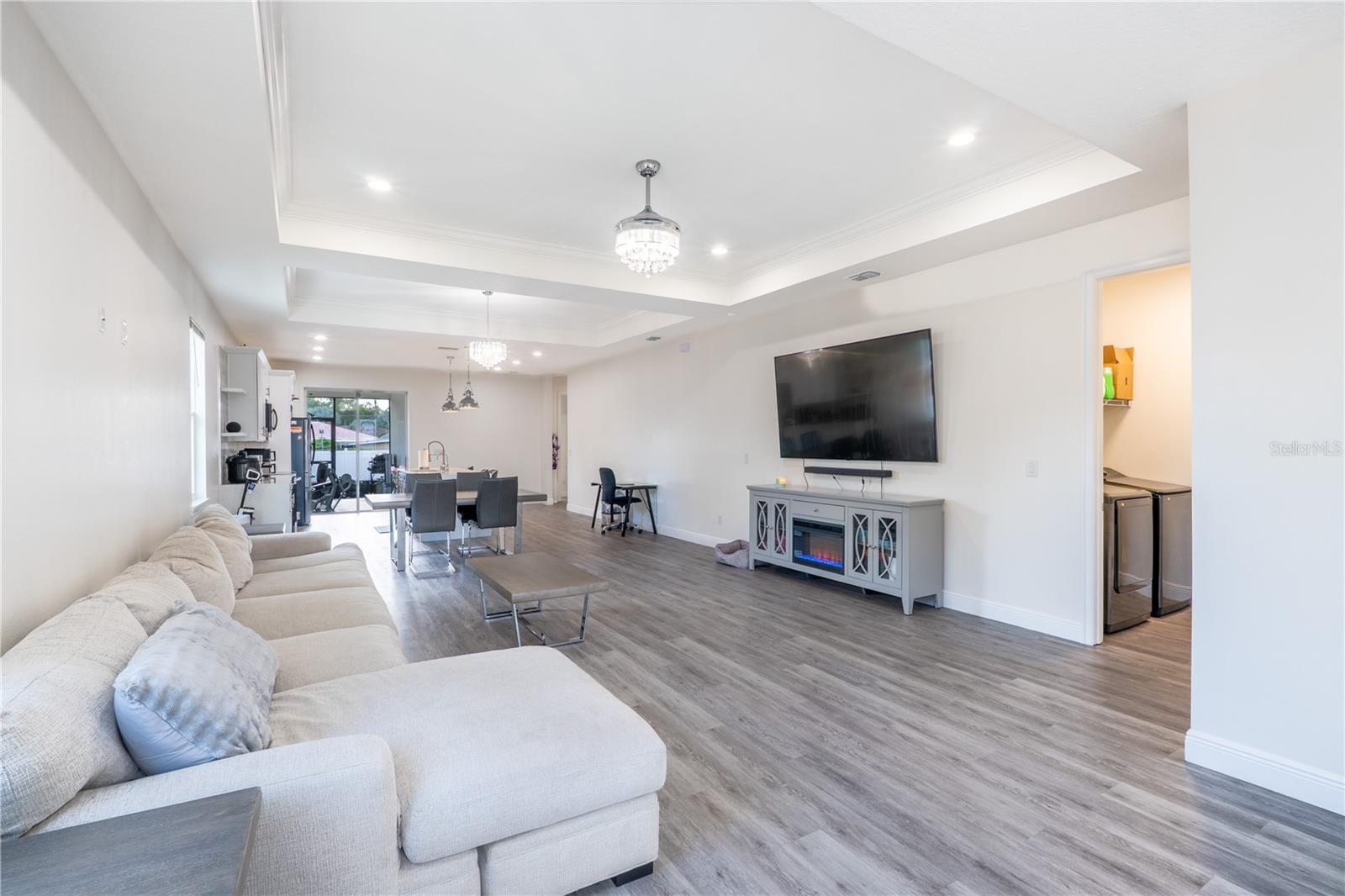 SILVER LAKE ESTATES - Residential