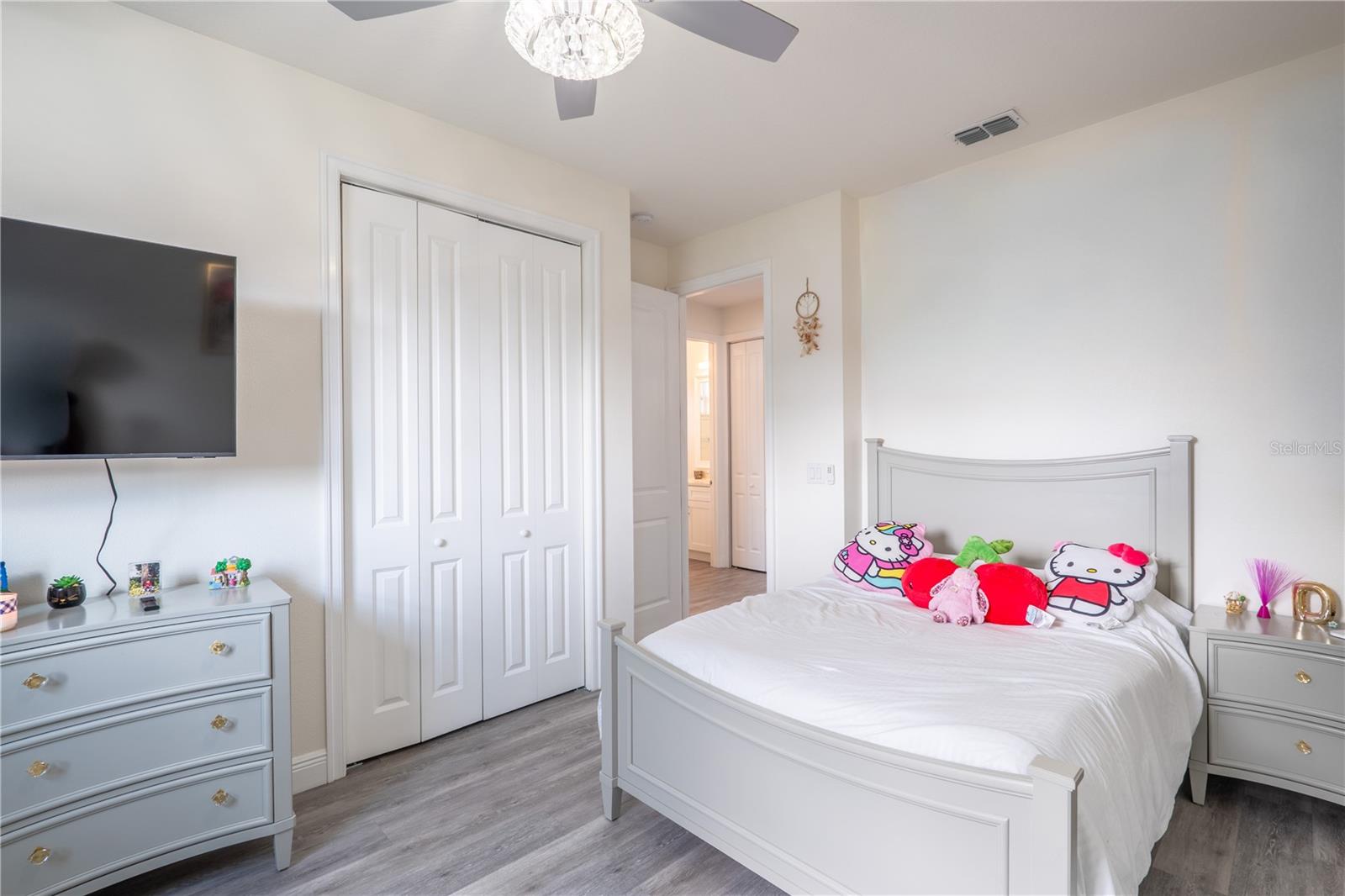 SILVER LAKE ESTATES - Residential