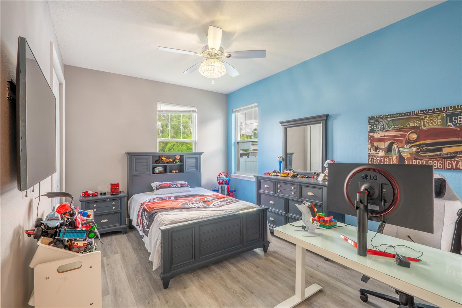 SILVER LAKE ESTATES - Residential