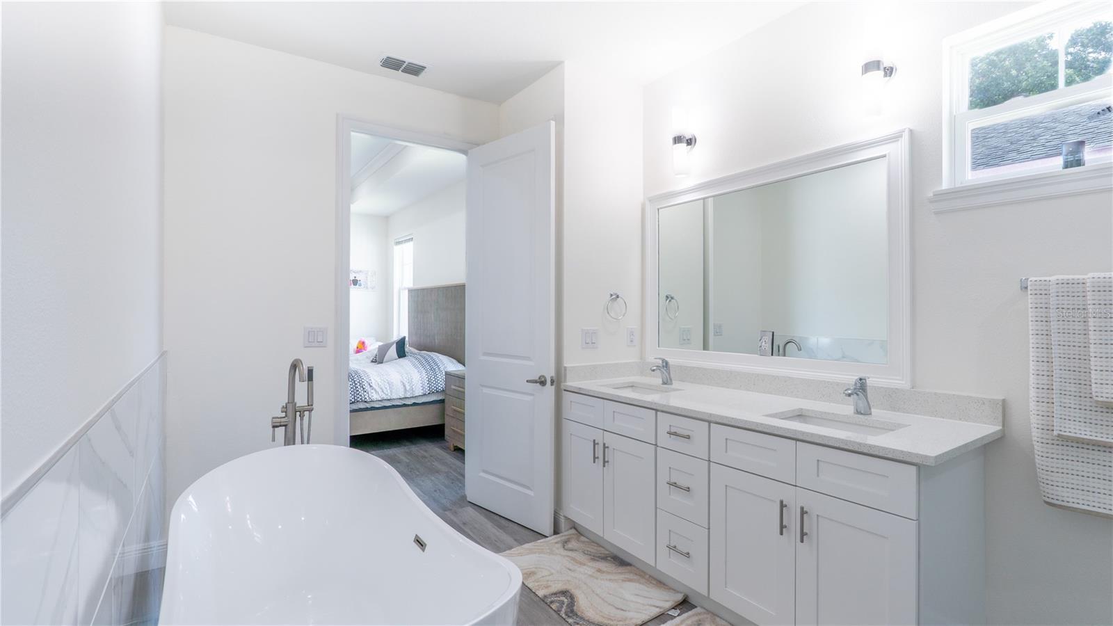 SILVER LAKE ESTATES - Residential