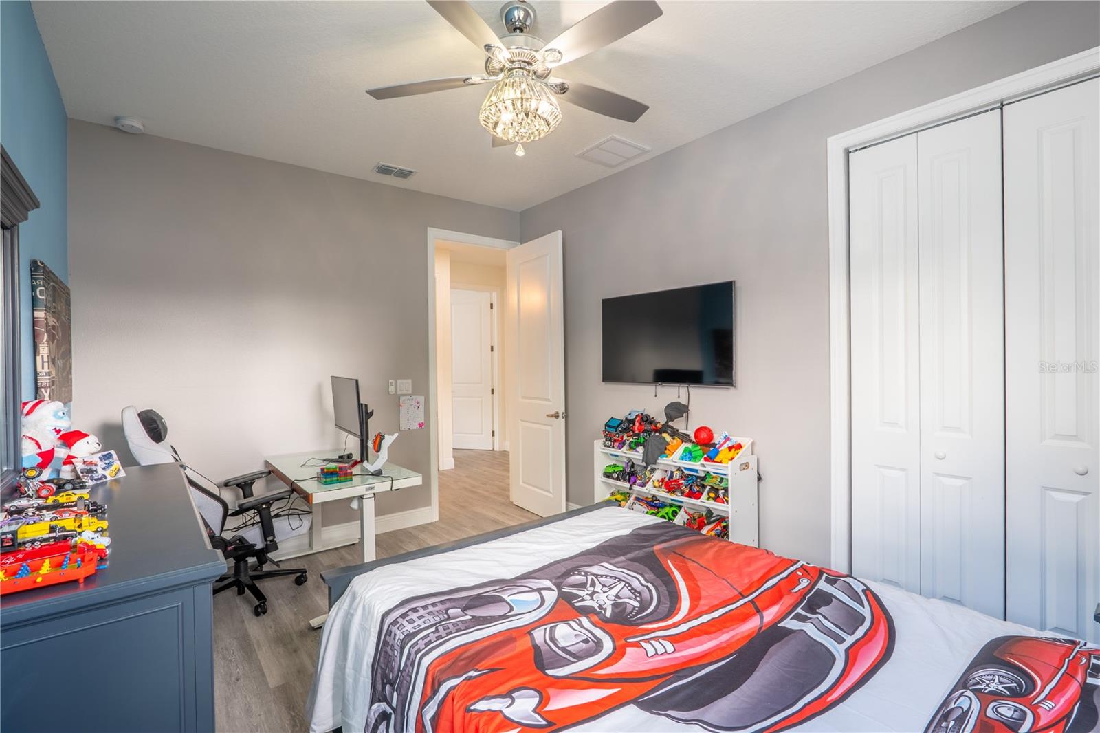 SILVER LAKE ESTATES - Residential