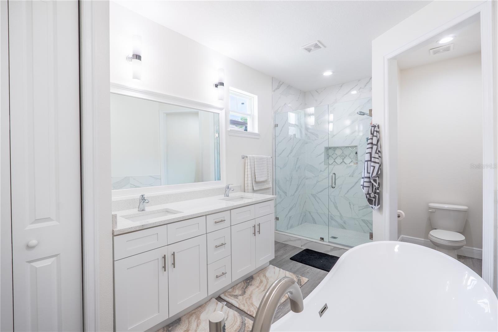 SILVER LAKE ESTATES - Residential