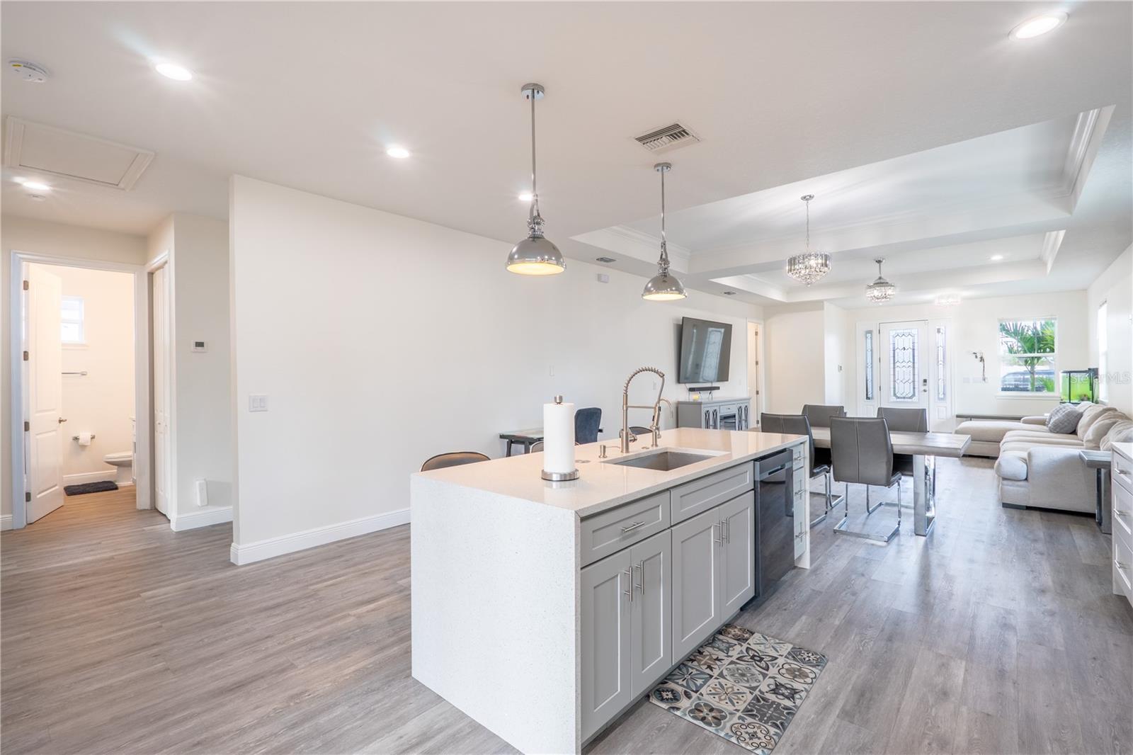 SILVER LAKE ESTATES - Residential