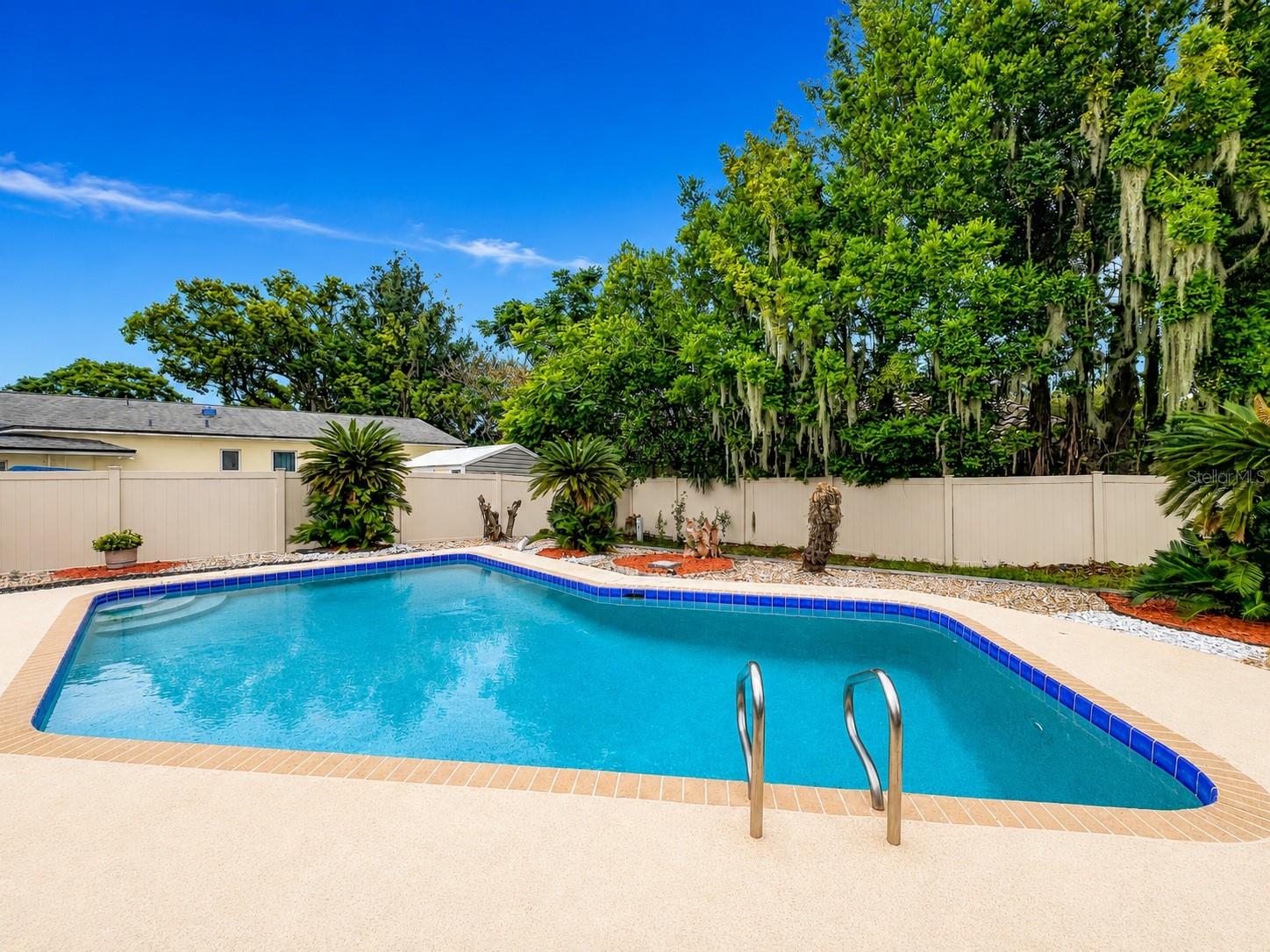GRANADA WOODS - Residential