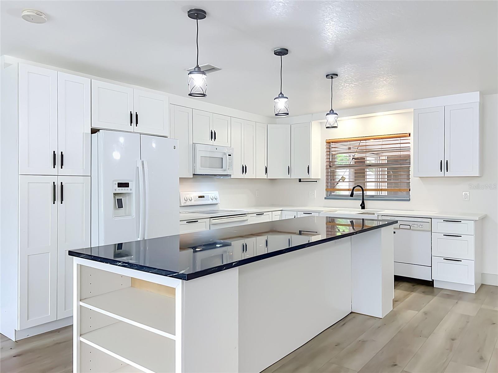 GRANADA WOODS - Residential