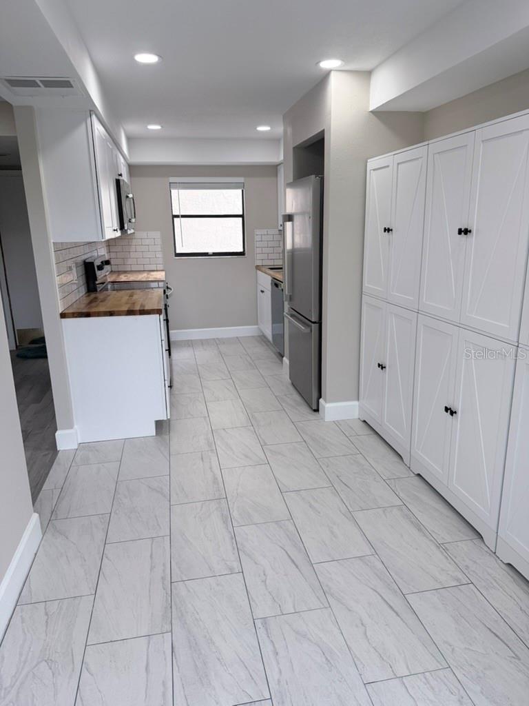 COVE CAY VILLAGE IV - Residential Lease