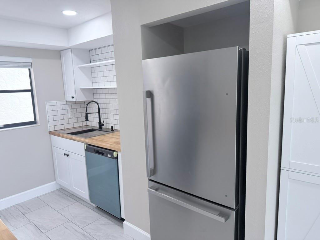COVE CAY VILLAGE IV - Residential Lease