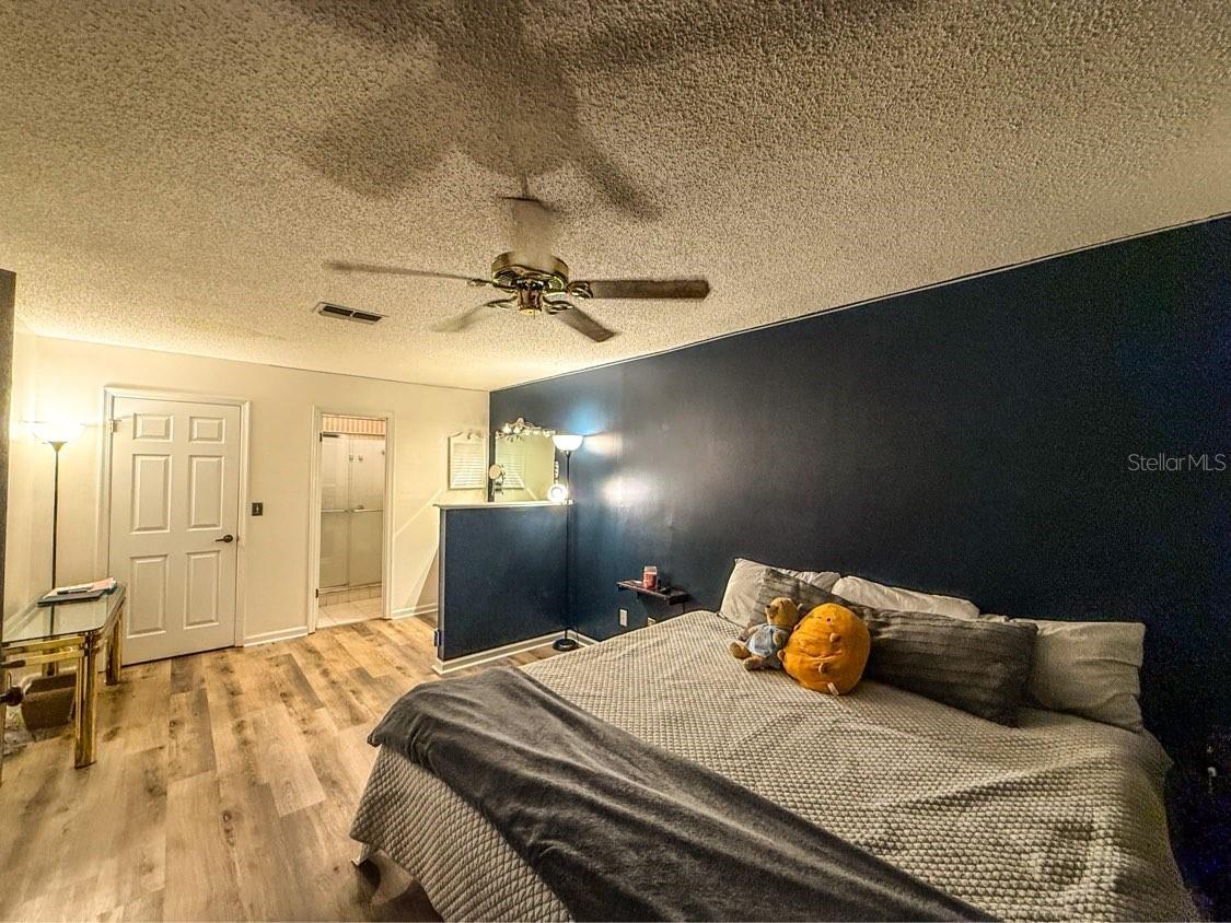 WHISPERING OAKS - Residential