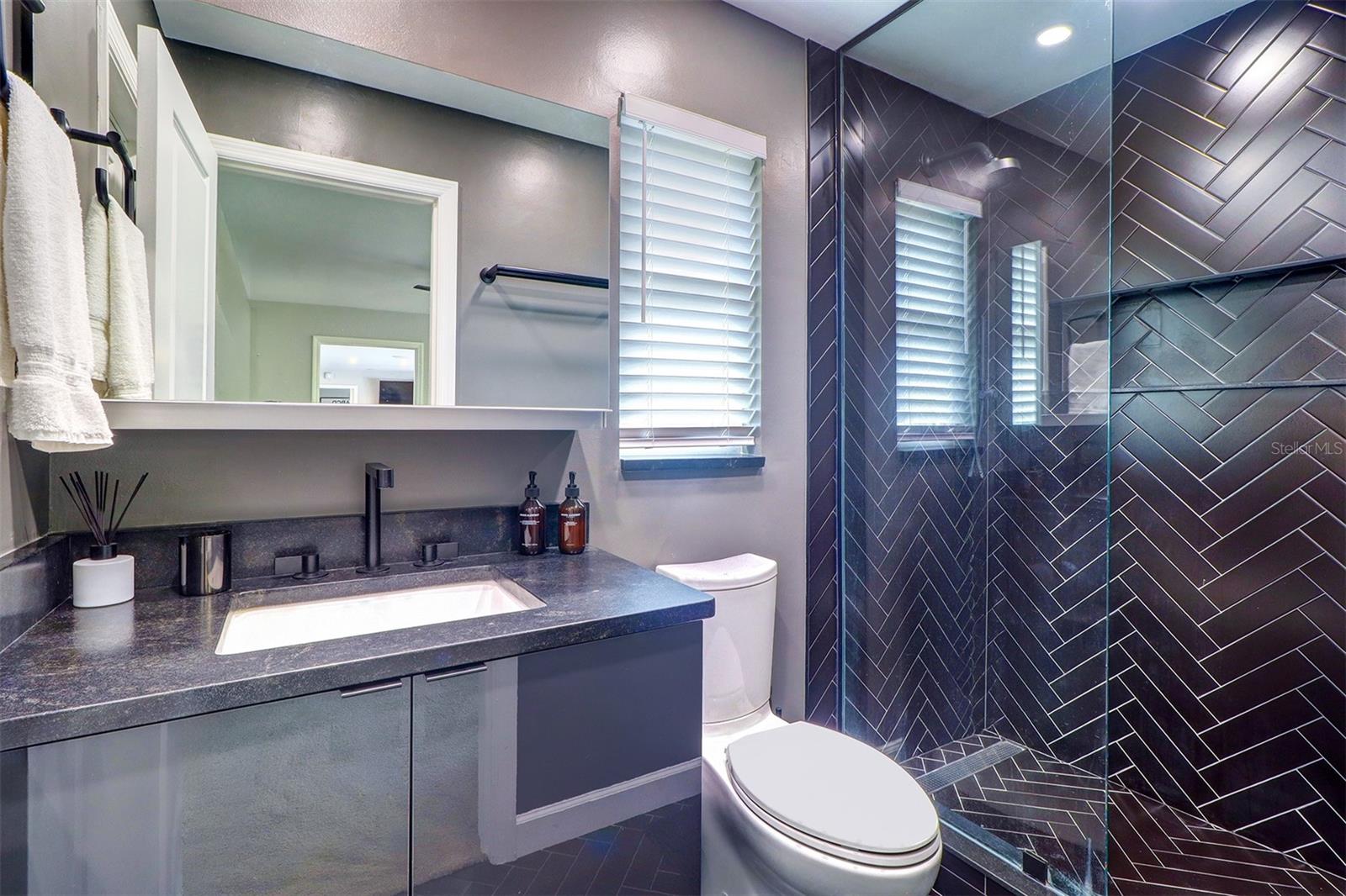 OAKHURST SHORES 5TH ADD - Residential