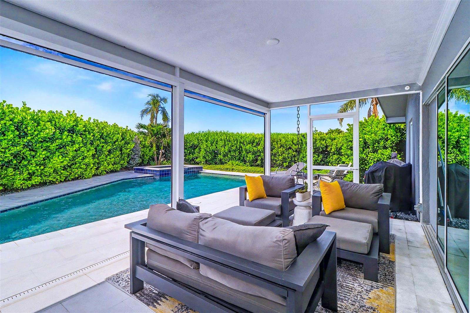 OAKHURST SHORES 5TH ADD - Residential
