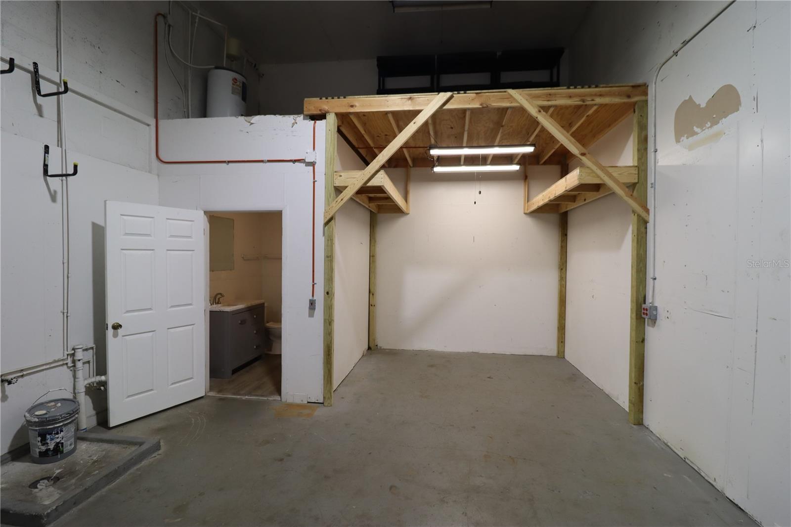 PORT CHARLOTTE INDUST PARK - Commercial Lease