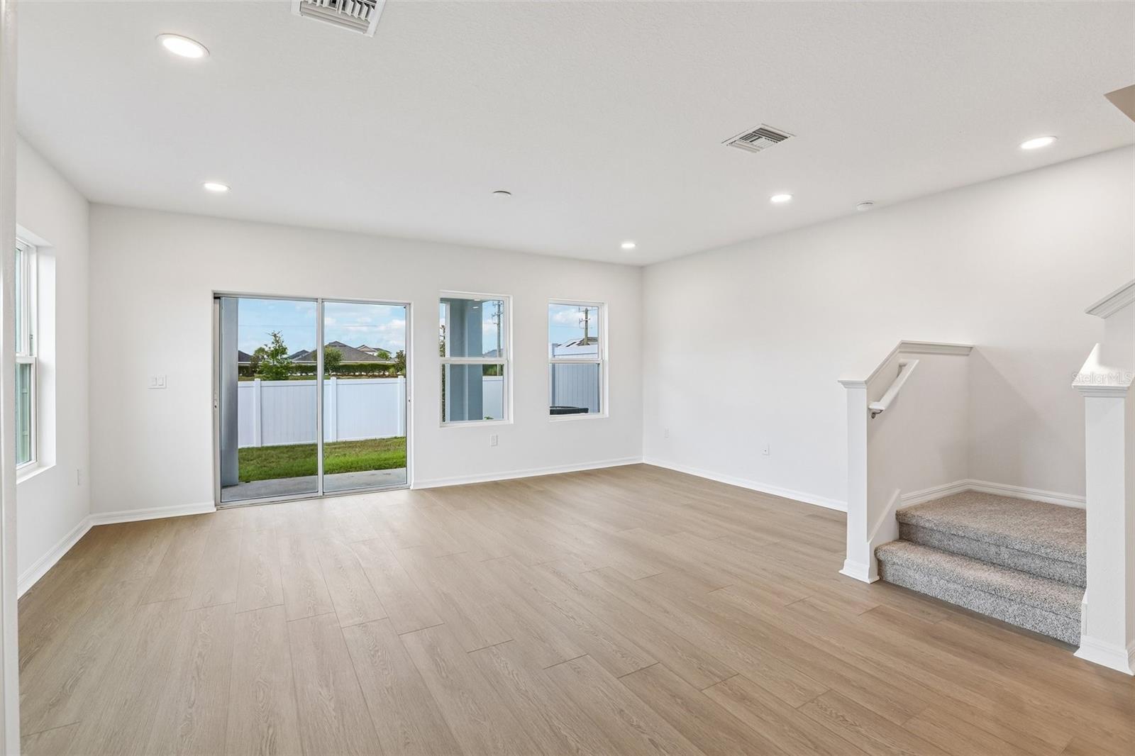 TWIN OAKS - Residential