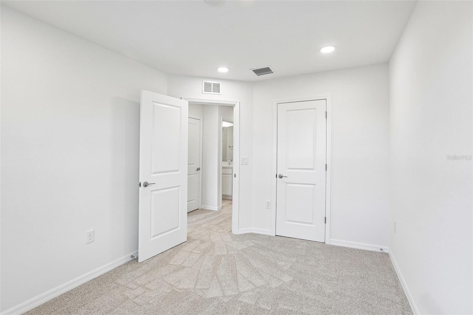 TWIN OAKS - Residential