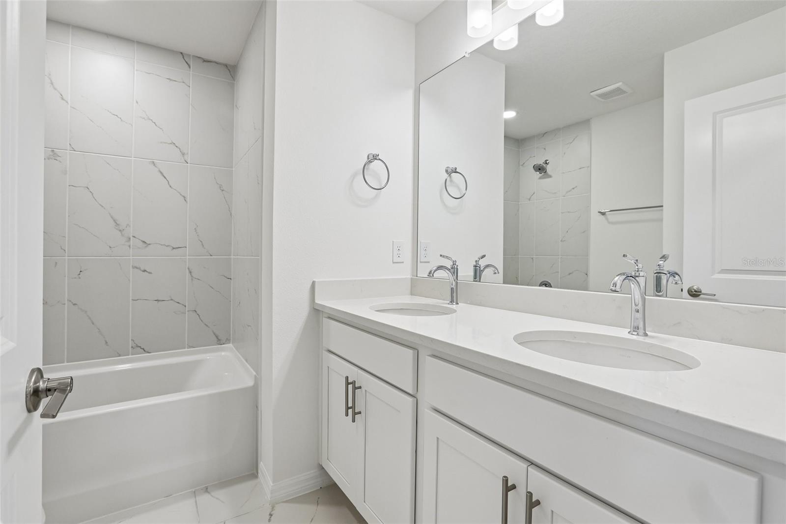 TWIN OAKS - Residential