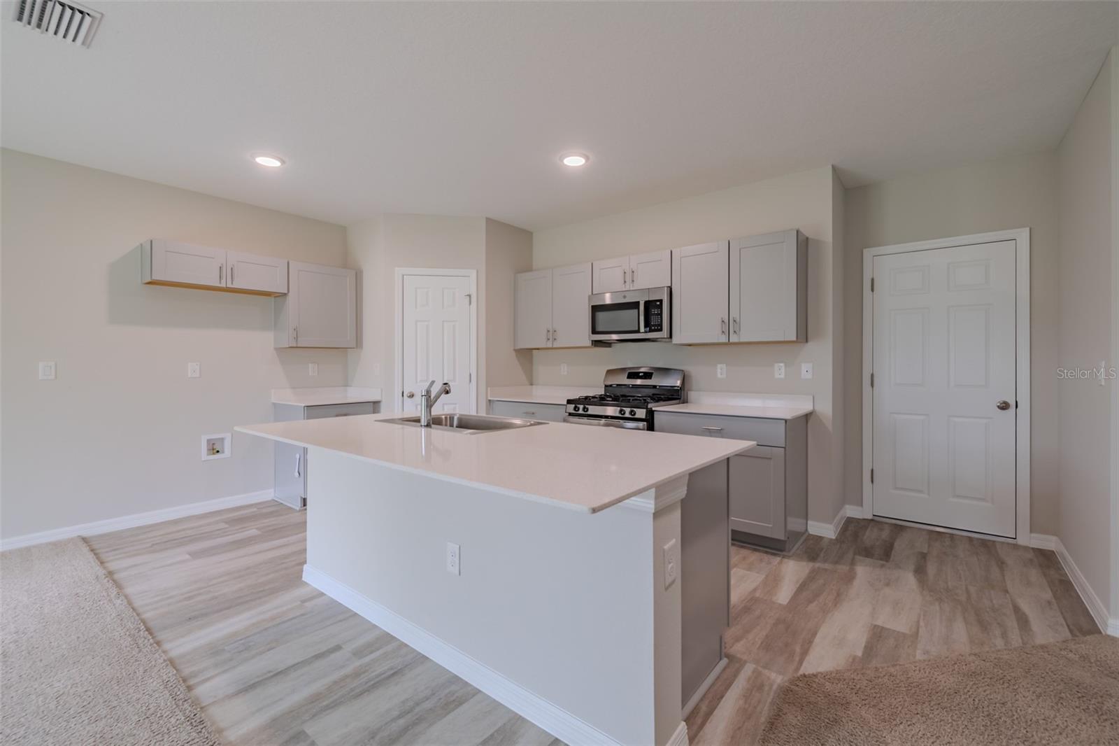 B & D HAWKSTONE PH 1 - Residential