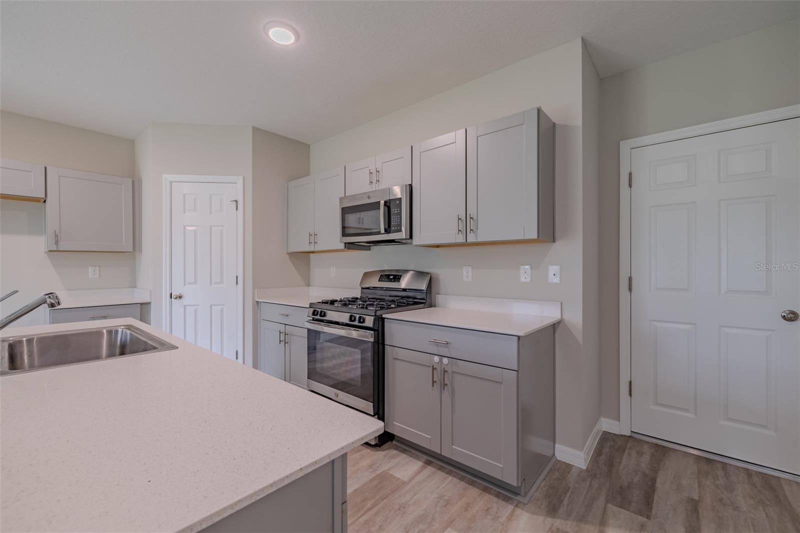 B & D HAWKSTONE PH 1 - Residential