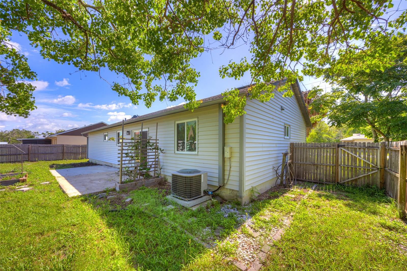 DELTONA LAKES UNIT 05 - Residential