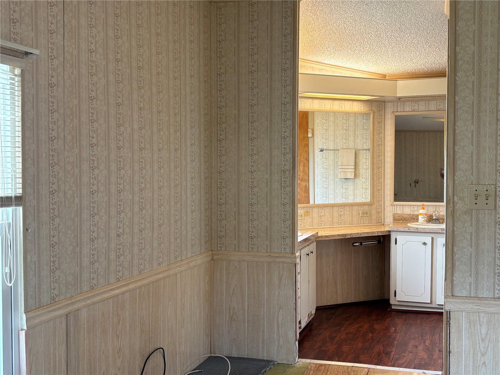 ZELLWOOD STATION - Residential