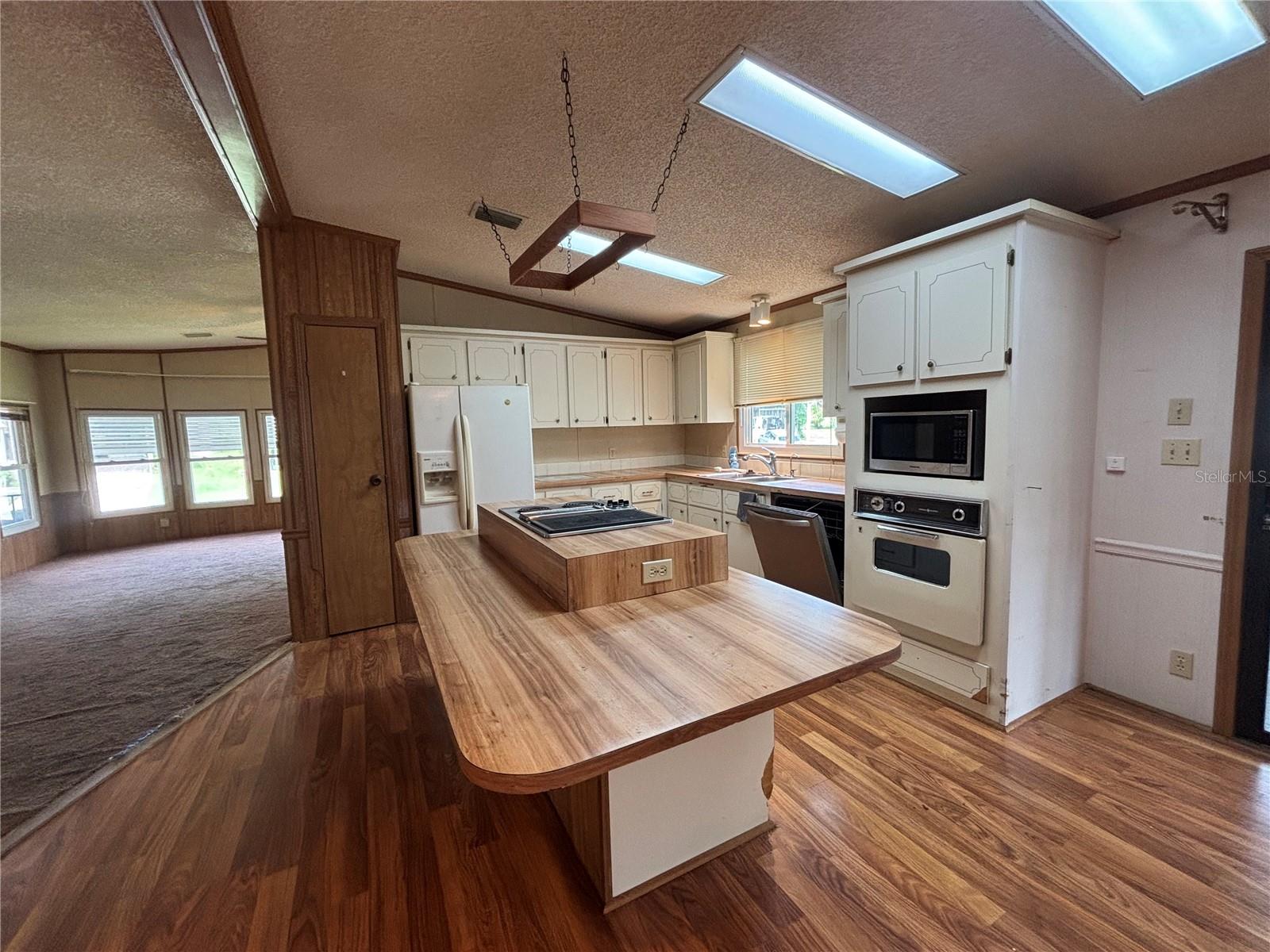 ZELLWOOD STATION - Residential