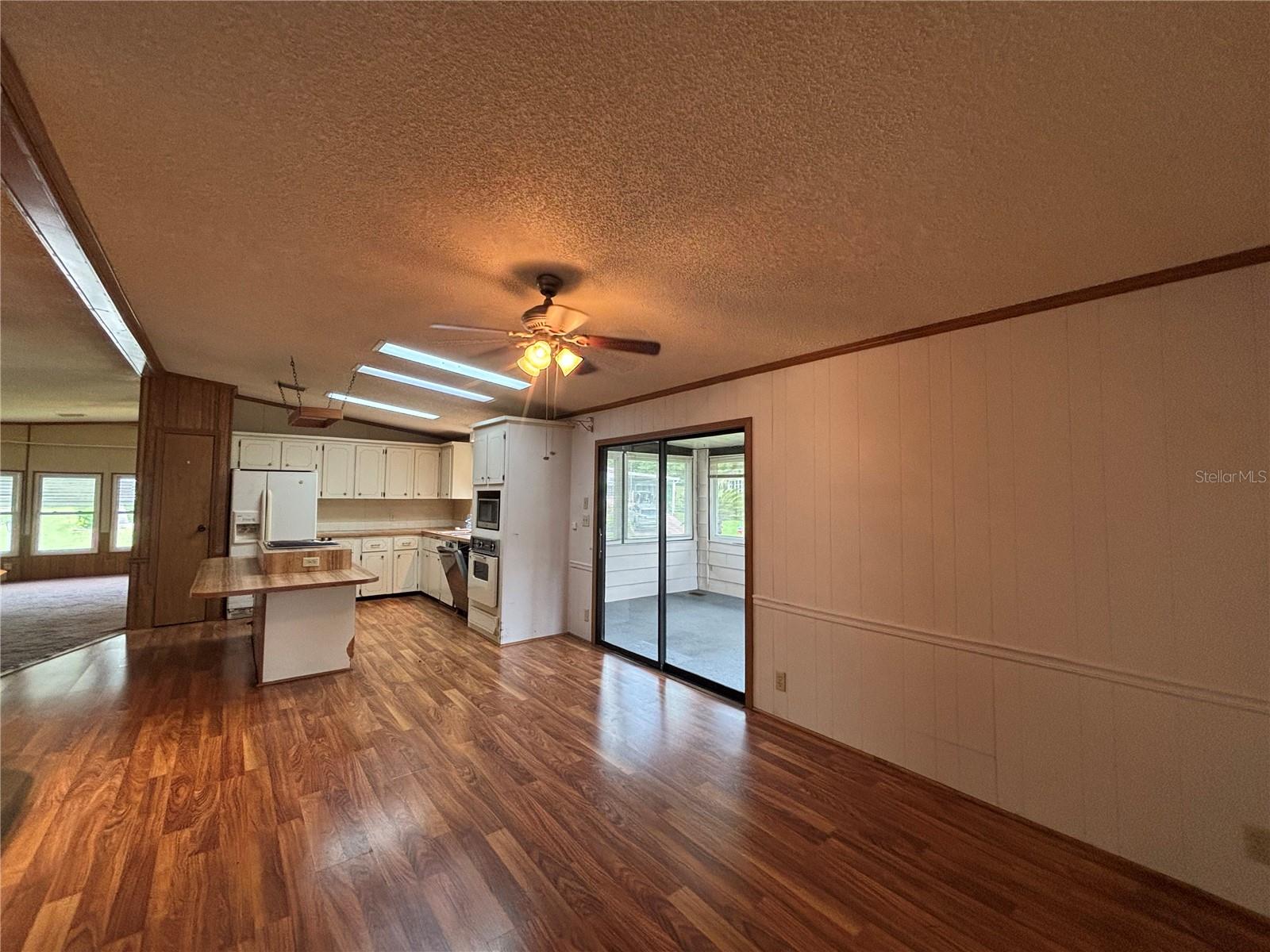 ZELLWOOD STATION - Residential