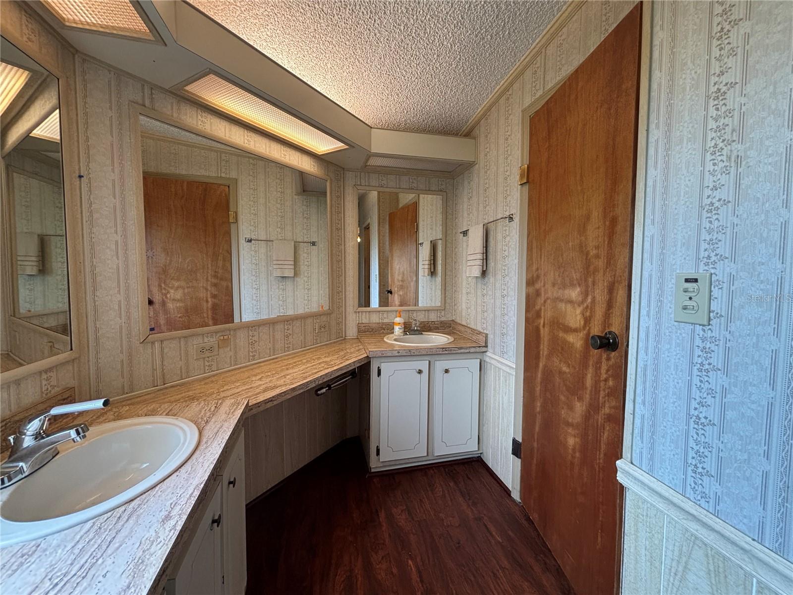ZELLWOOD STATION - Residential