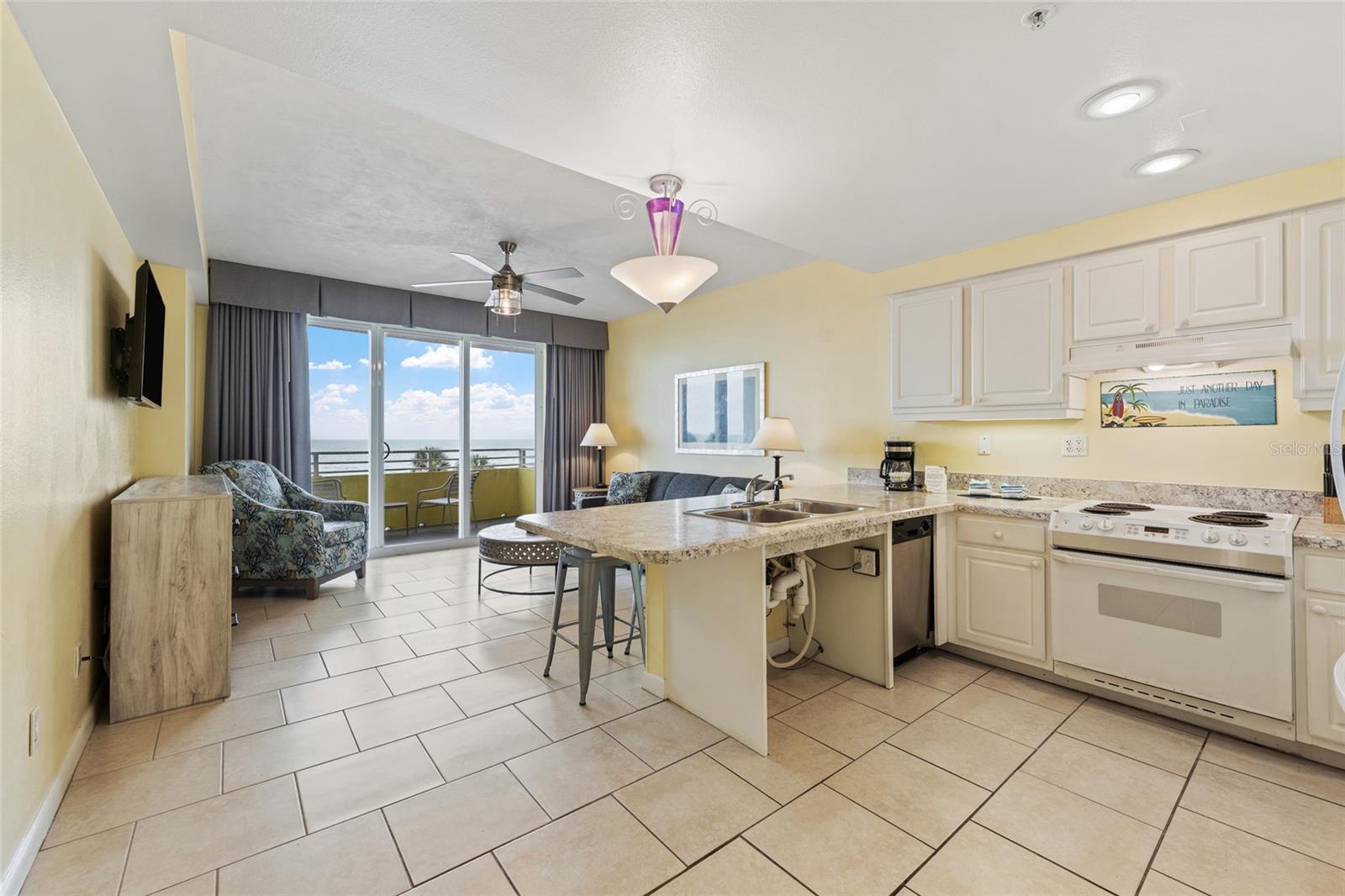 OCEAN WALK 01 DB CONDO - Residential
