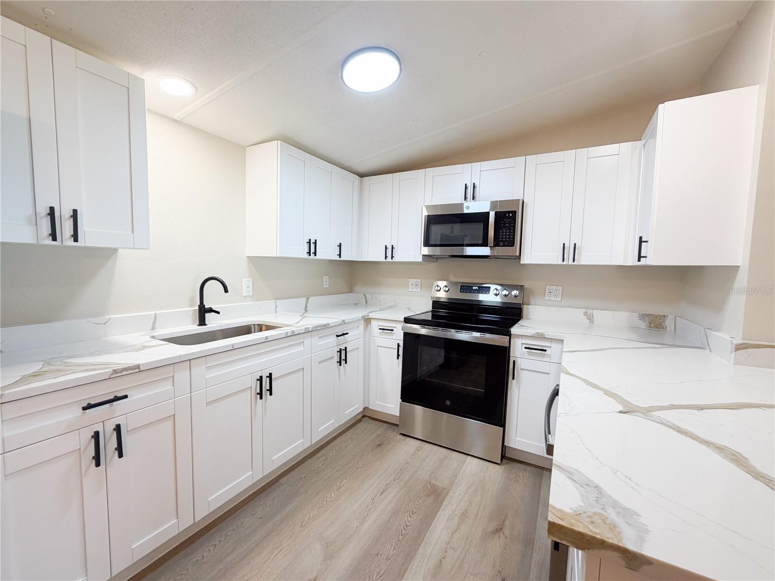 PINE LAKE - Residential