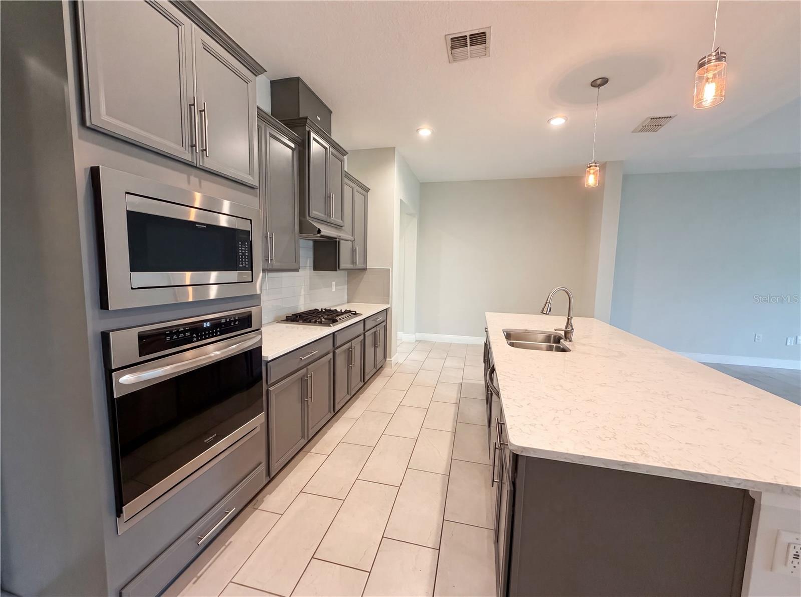 HUNTINGTON DOWNS - Residential