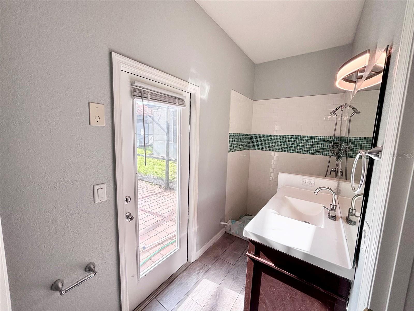 HIGH GROVE UNIT 01 LT 01 PB 50 PG 19-20 - Residential Lease