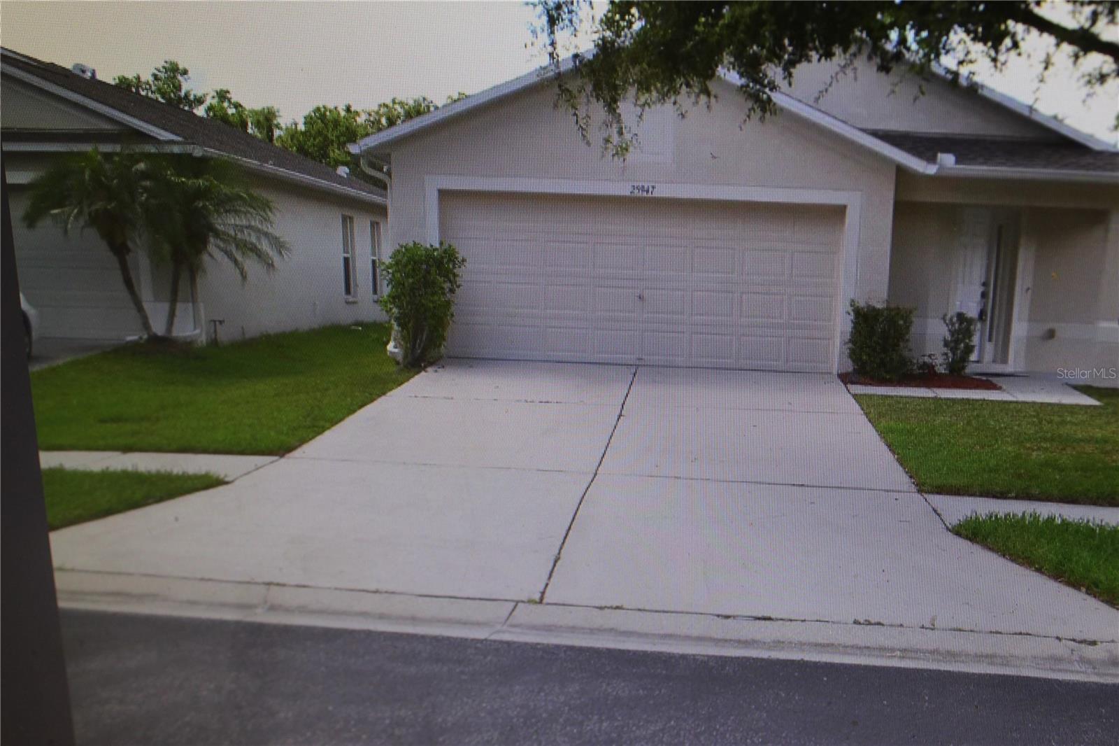 3/2 SINGLE FAMILY HOME ON OVERSIZED LOT. KITCHEN / FAMILY ROOM COMBO, DINING AREA, BREAKFAST BAR, CLOSET LAUNDRY WITH (WASHER & DRYER NEEDED), TILE FLOORS THROUGHOUT. COVERED PATIO, TWO CAR GARAGE WITH OPENER, COMMUNITY POOL-PLAYGROUND-PARK-BASKET BALL COURTS. NO PETS. SEPERATE HOA APPLICATION, FEE, AND APPROVAL REQUIRED. PLEASE ALLOW 10 TO 14 DAYS FOR BOARD APPROVAL ONCE ALL PAPERWORK IS SUBMITTED.