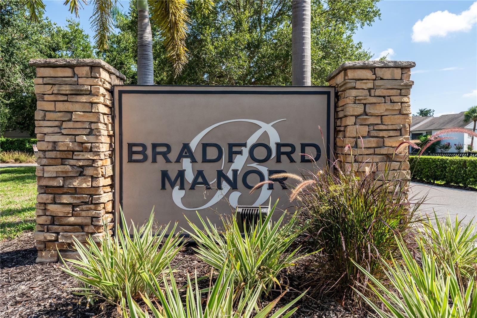 BRADFORD MANOR TWNHMS - Residential Lease