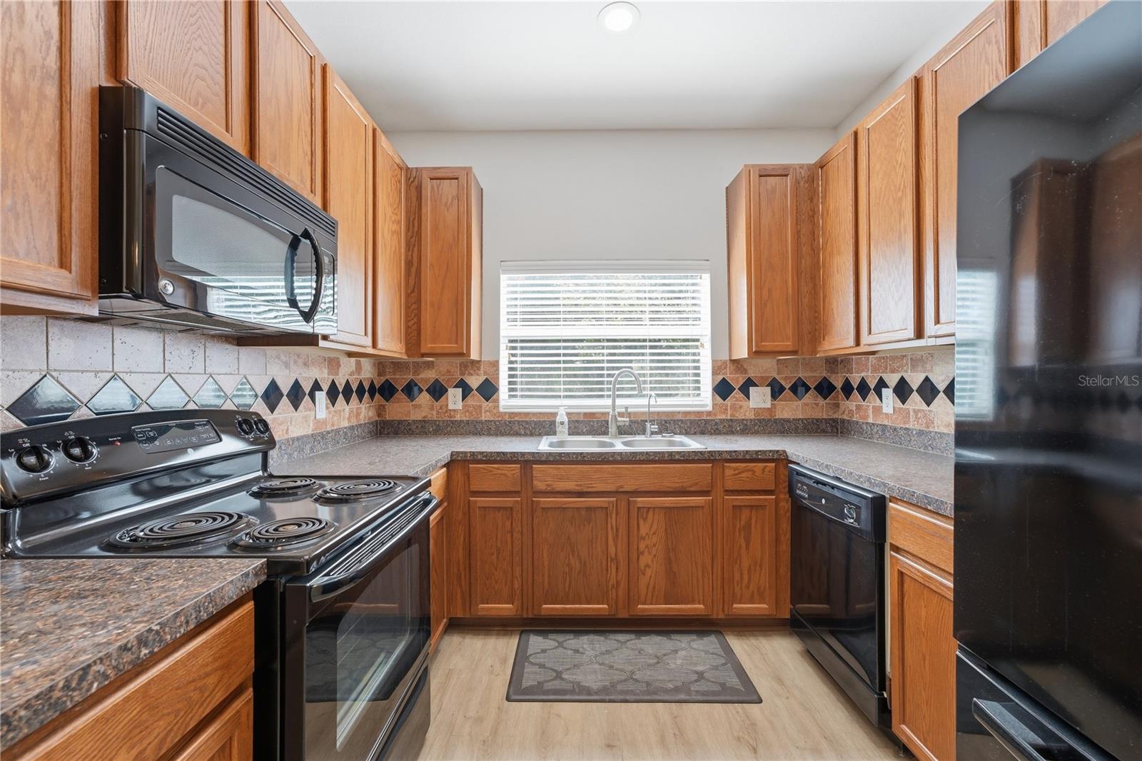BRADFORD MANOR TWNHMS - Residential Lease