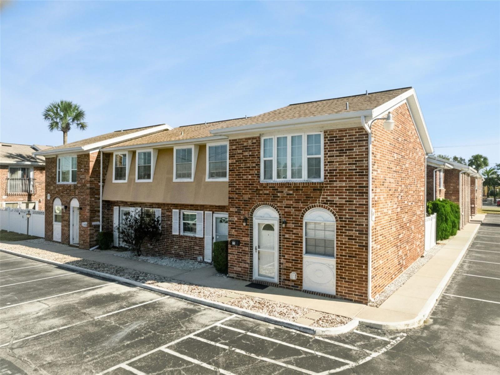 COLONIAL TWNHS CONDO APT PH 01 - Residential