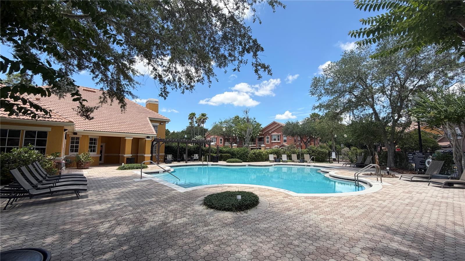 MIRABELLA CONDO - Residential