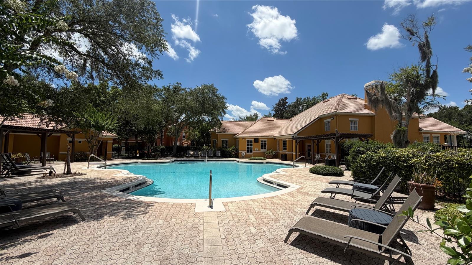 MIRABELLA CONDO - Residential