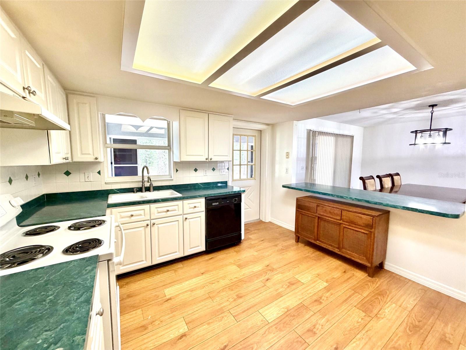 OAK MANOR - Residential