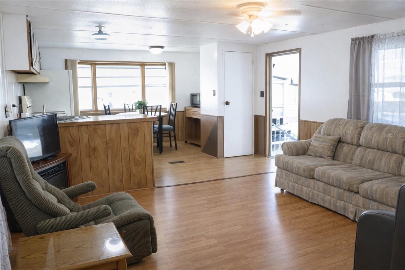OAKS ROYAL MOBILE HOME SUB - Residential